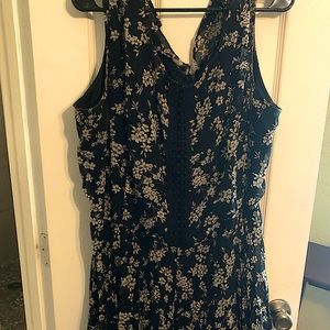 MIDI length sleeveless black dress. Boho flowy bottom, no stretch top. Lined.